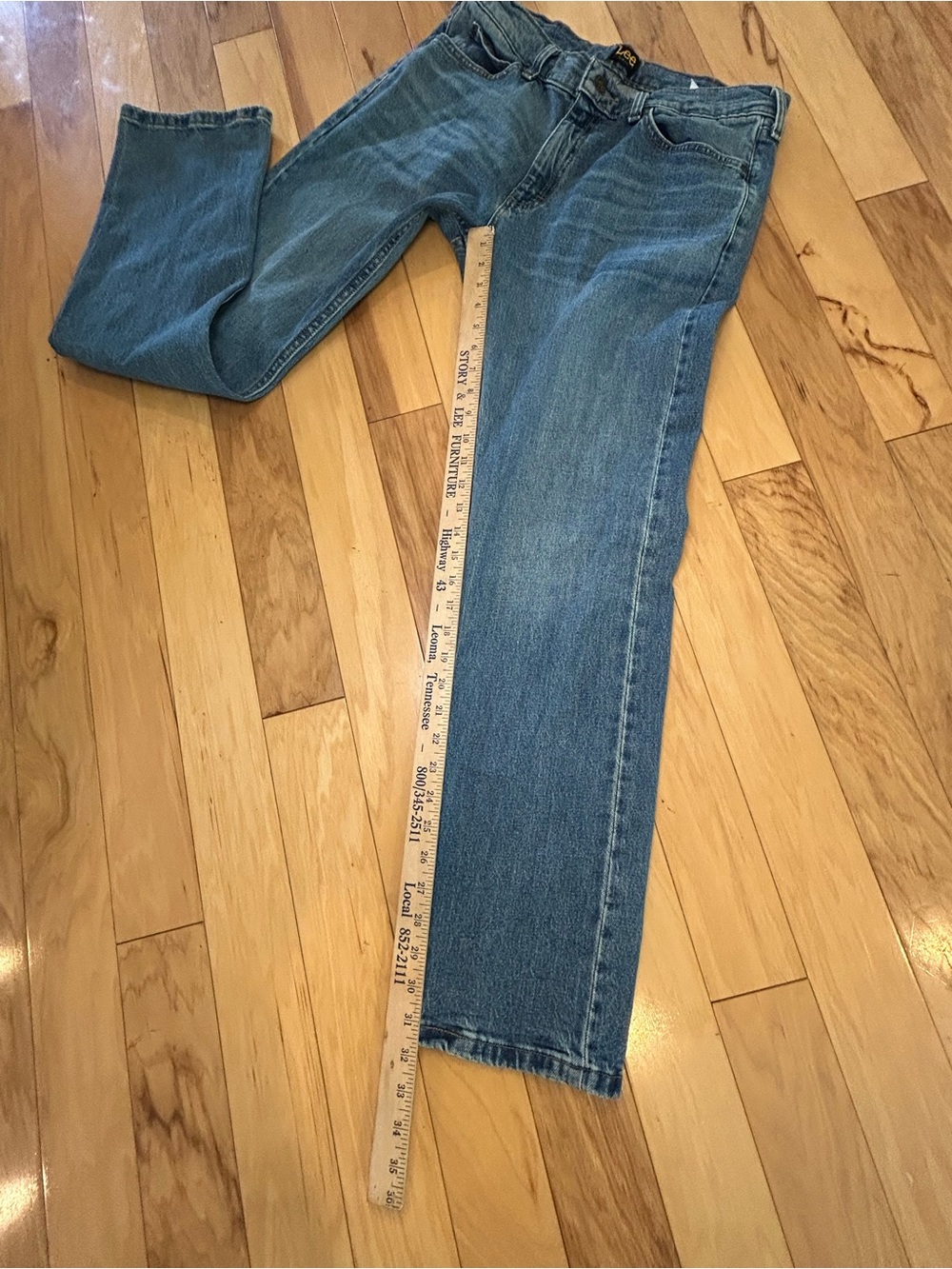 Lee Men’s Slim Fit Classic Straight Fit Jeans - Light Blue - Picture 10 of 11